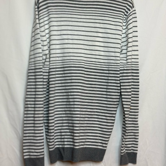 Gray & White stripe sweater - Picture 6 of 6